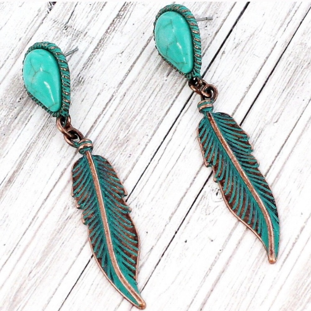 💫NWT Turquoise Gem Earrings with Feather💫